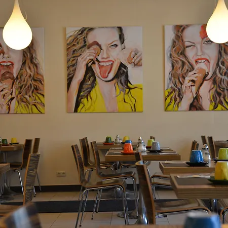 מלון Arthotel 3*
