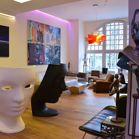 アートホテル 3*